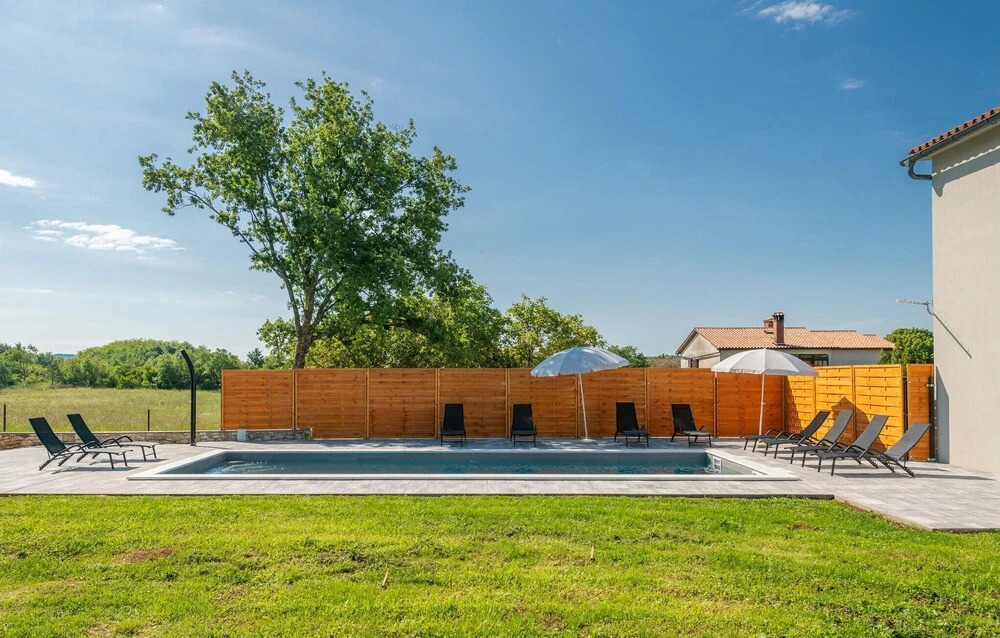Gorgeous Home In Nedescina