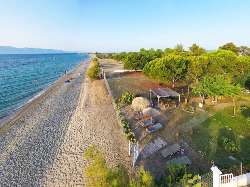 Beach Villa Next To The Waves
