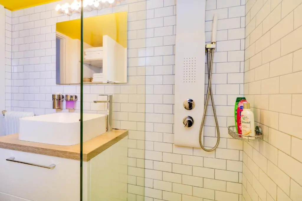 Spacious Central Flat☆3min to Metro☆AC|Netflix|PC