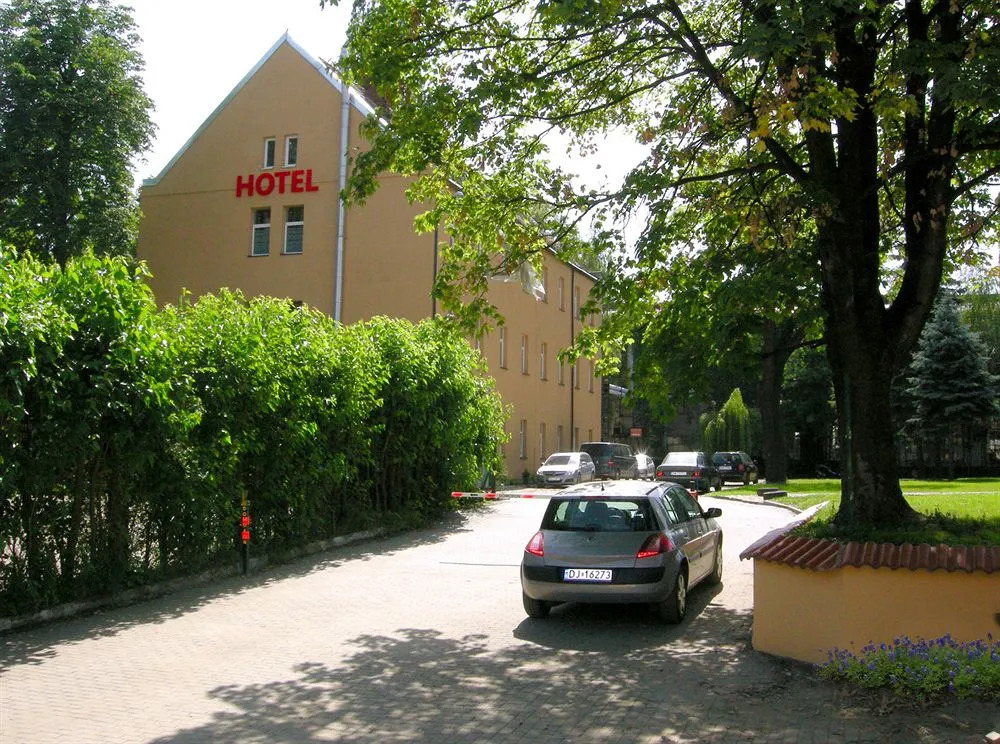 Ami Hotel