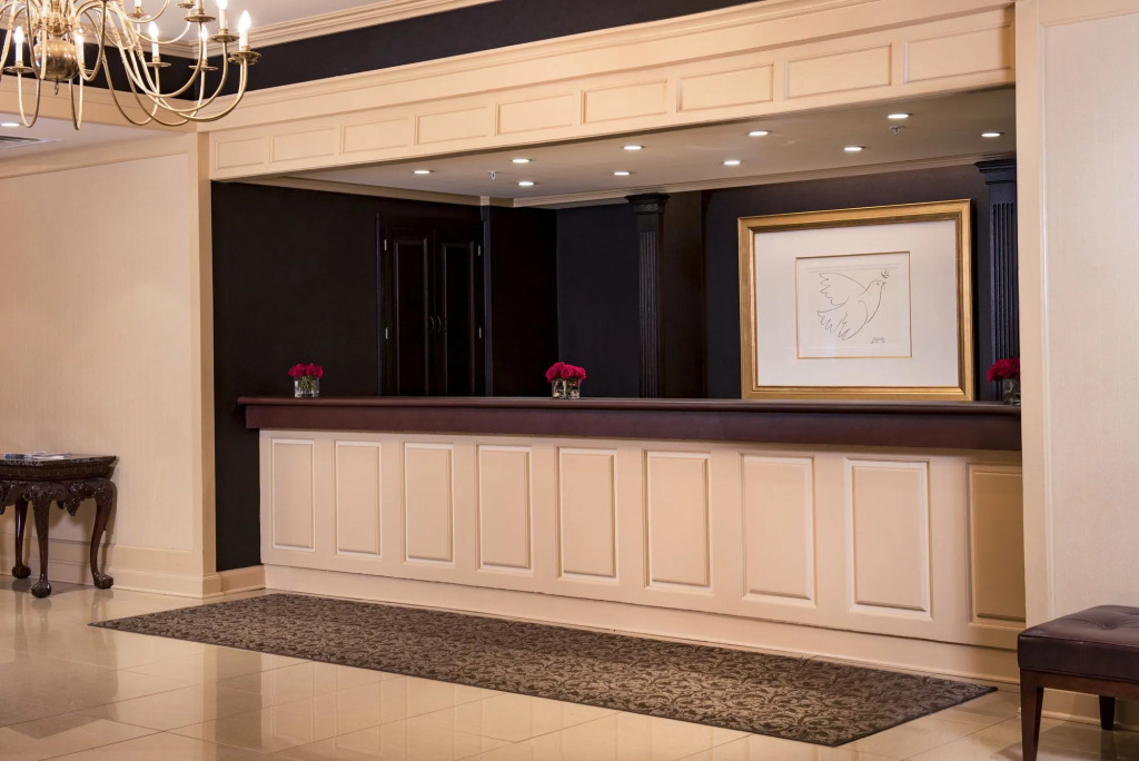 Bella Vista Hotel & Suites