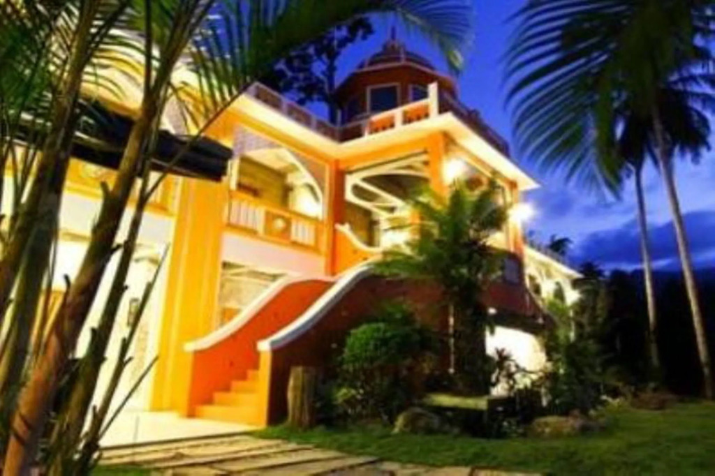 B Square Hotel