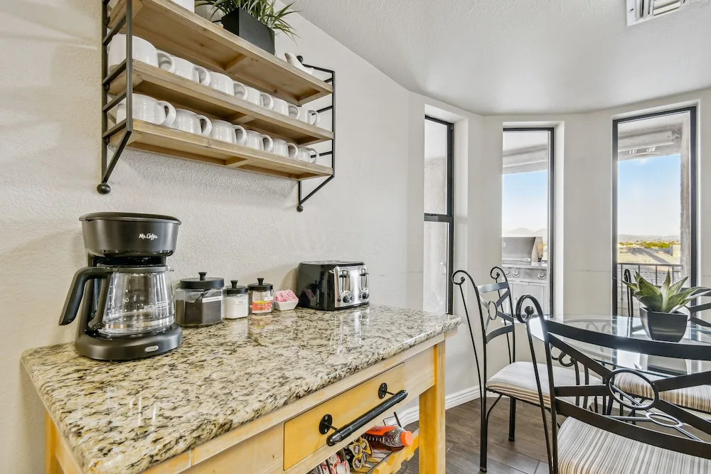 1 Mi to Beach: Lake Havasu Oasis w/ Lake View