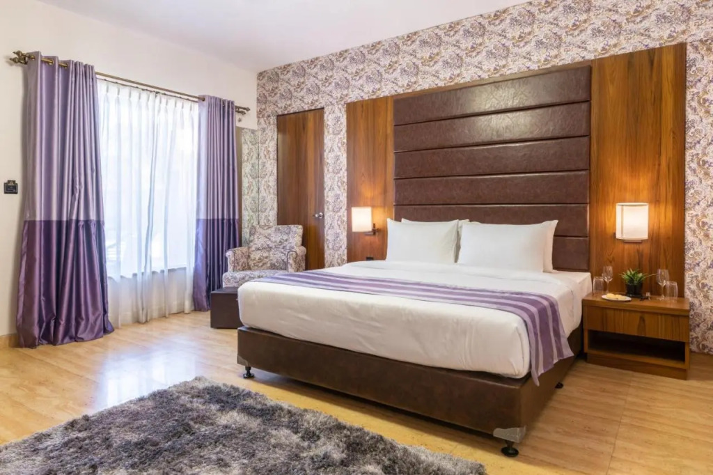 Hotel Saya Grand