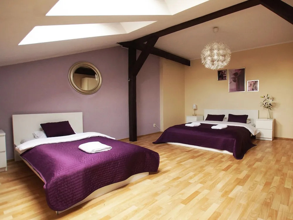 Blooms Boutique Hostel Inn & Apartments