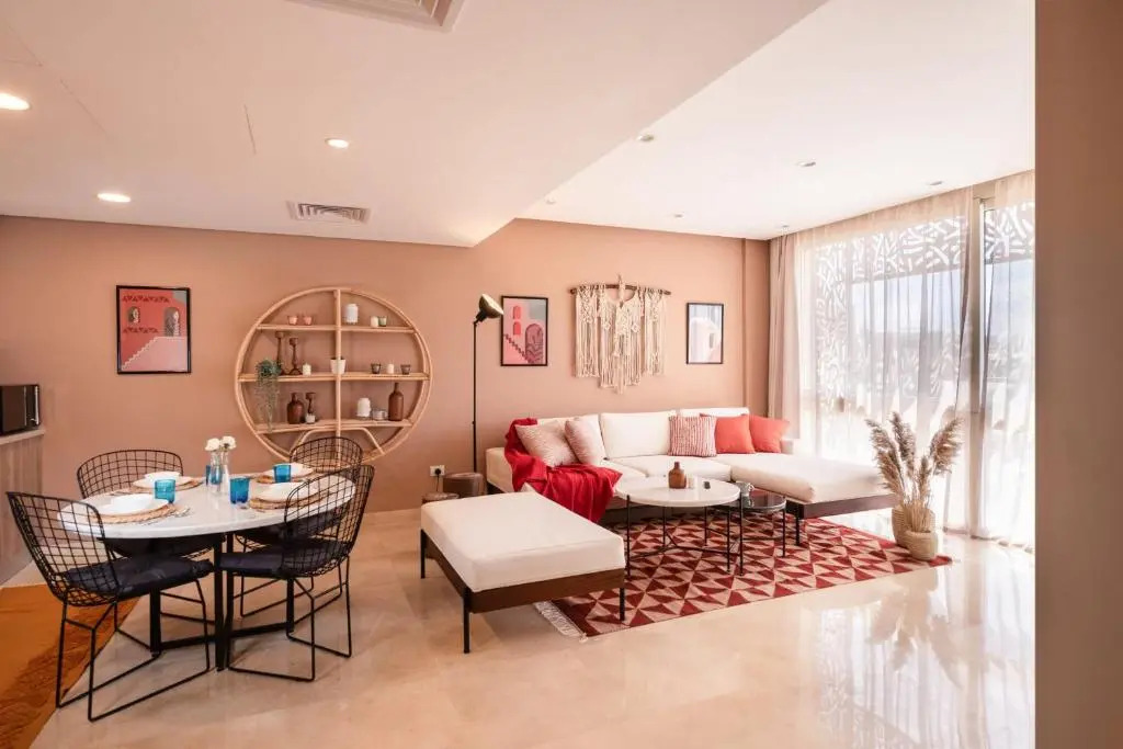 Earthy & Tranquil 1 BR Apt with Pool & Beach Access