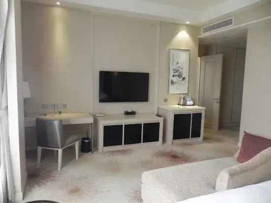 Qilu Jiudi Yujing Hotel