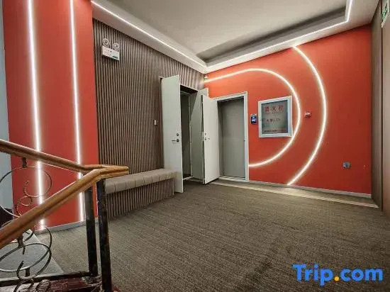 Pusu Unmanned Smart Hotel (Hulunbuir Ancient City Pedestrian Street)