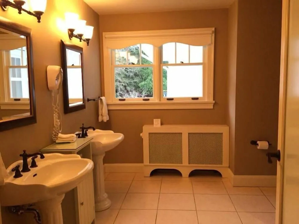 Crown Mansion Boutique Hotel & Villas