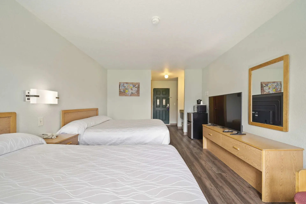 The Garibaldi House Inn & Suites