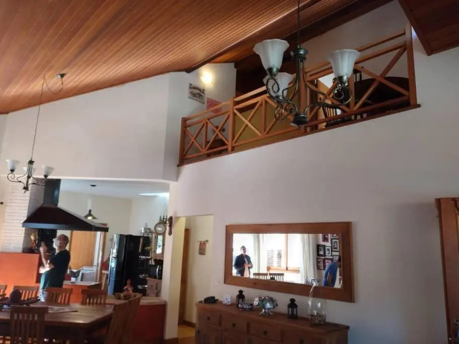 Casa MARAVILHOSA com 4 Suítes em Condomínio