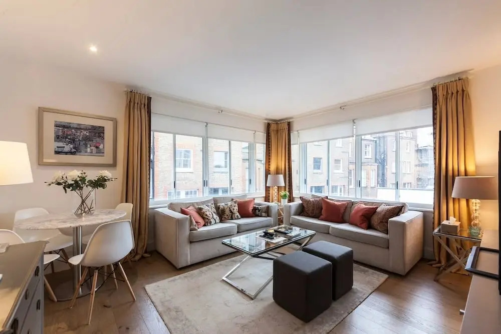 Bright 2 Bedroom Apartment Chelsea