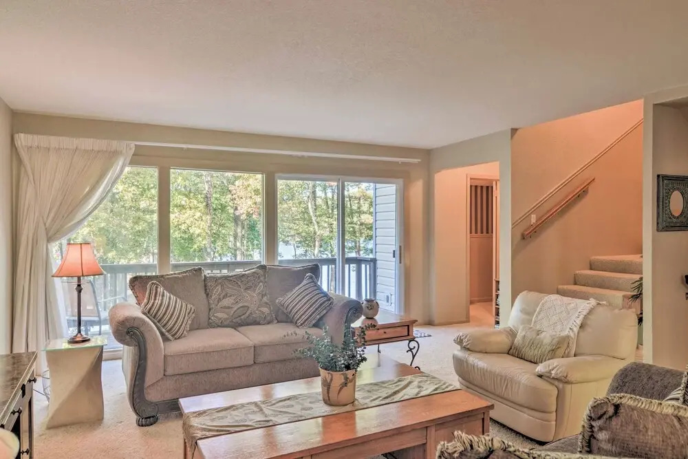Lakefront Townhome w/ View in Hot Springs Village