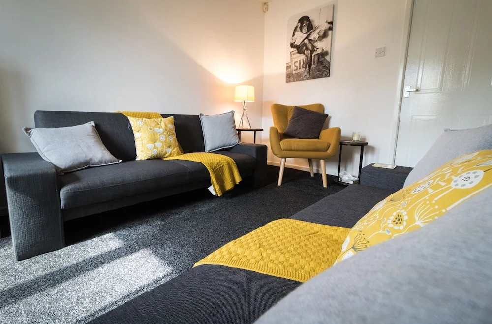 Ideal Home next to Queens Park, Manchester