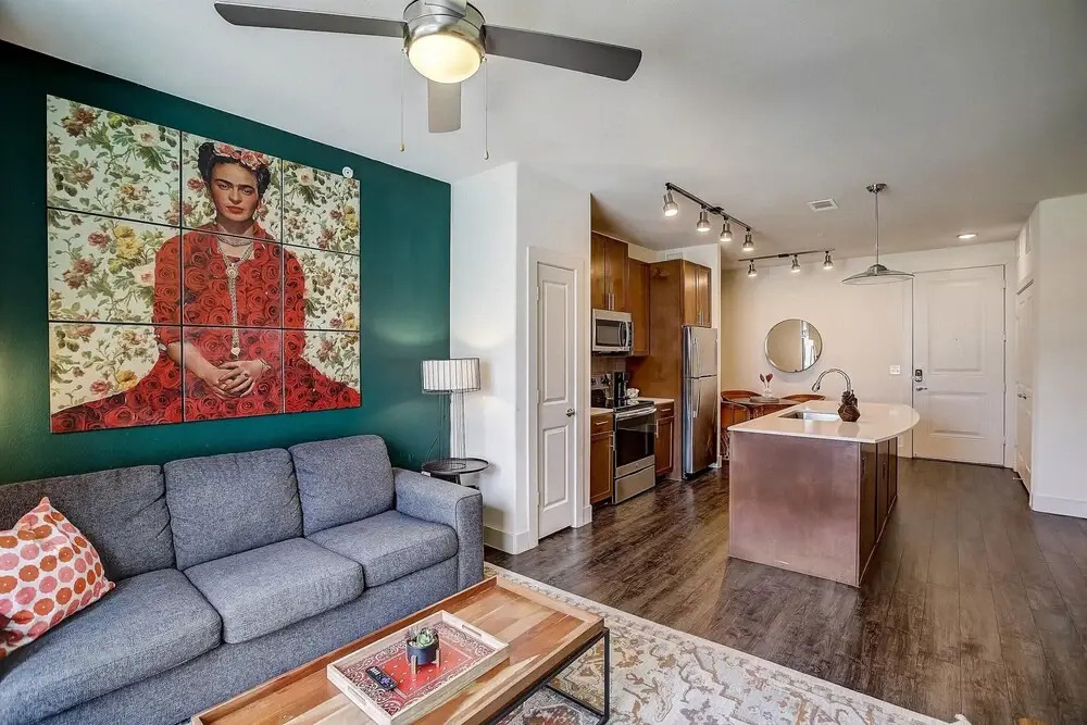Frontdesk 1 BR Apt Near St. Edwards Park