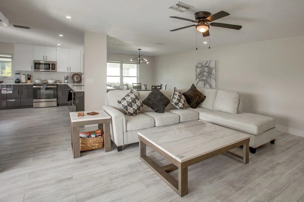 Fishing Dock & Pool: Waterfront Cape Coral Retreat