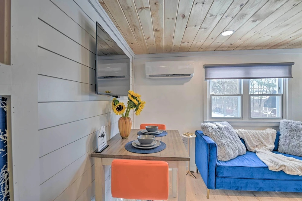 Modern Apartment: Near Hiking & Race Course