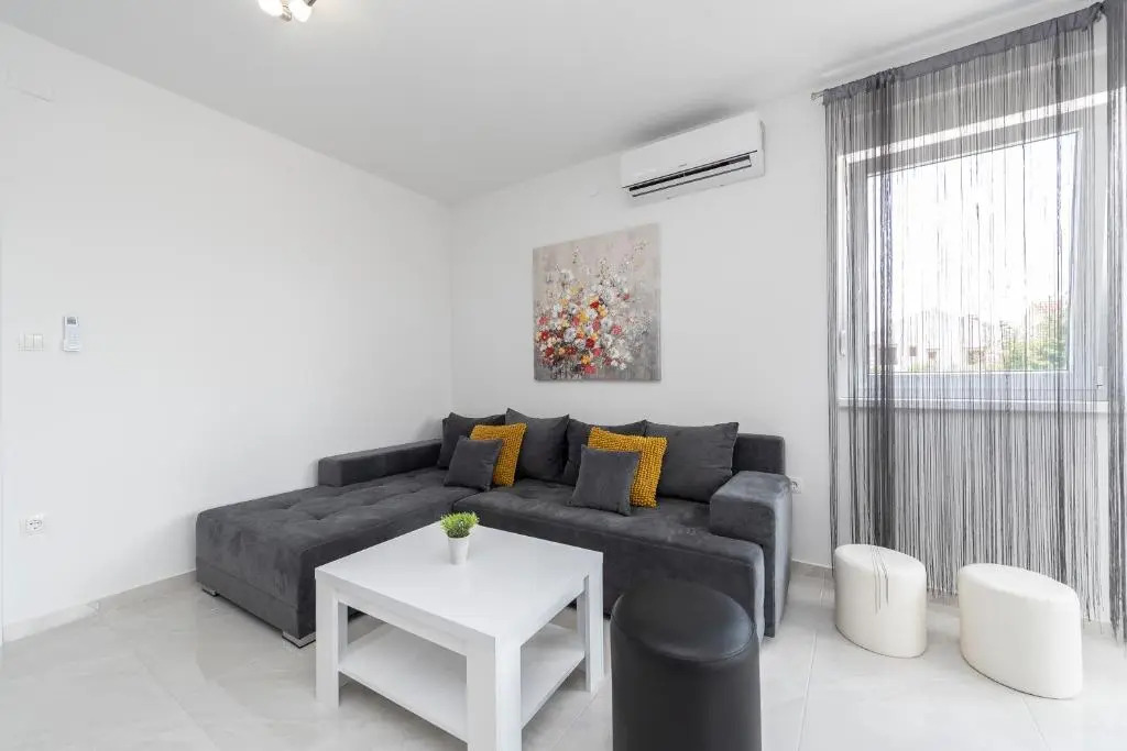 Villa Star 3. centrally located ap. with a pool