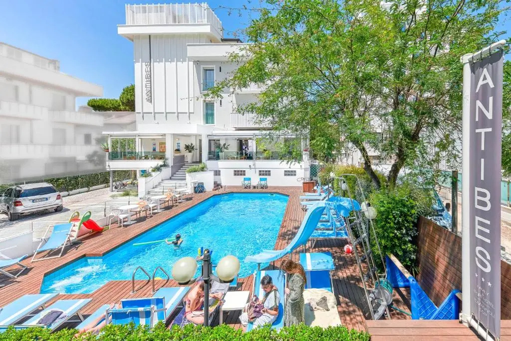 Family Hotel Antibes -50m dal mare