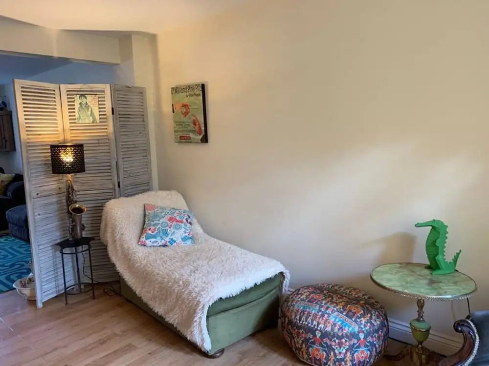 Stylish 2 Bedroom Home Near Bristol