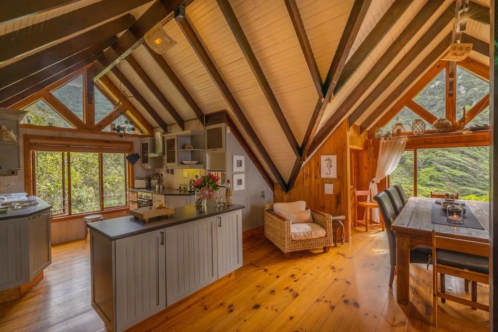 Ballots Bay Treehouse by HostAgents