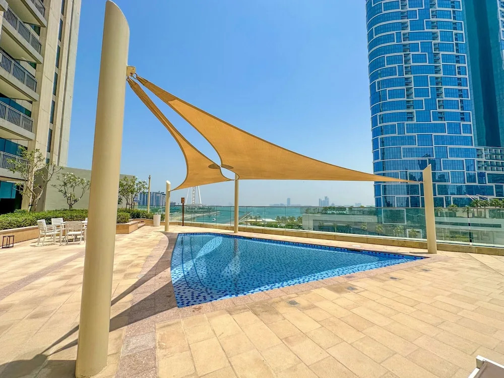 Luxury StayCation - Spacious Modern Apt Overlooking The Arabian Sea