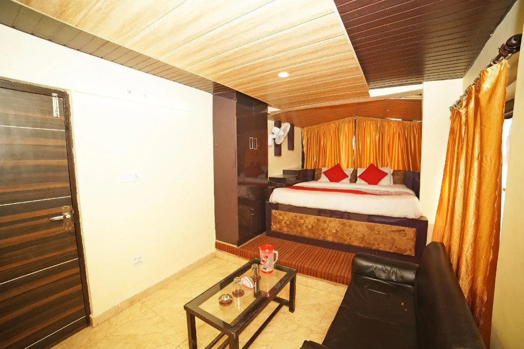 Oyo 8594 Golden Nest
