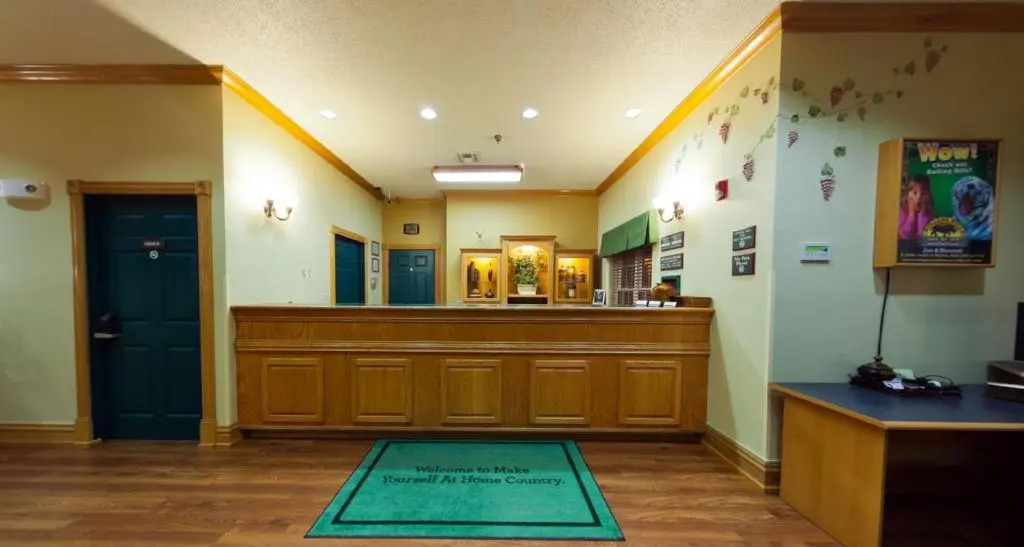 Country Inn & Suites by Radisson, Salina, KS
