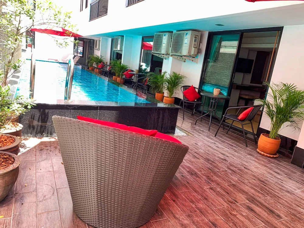 Scandia Beach Hotel - Soi 7 Best Location - 200m to Beach next to Food Market