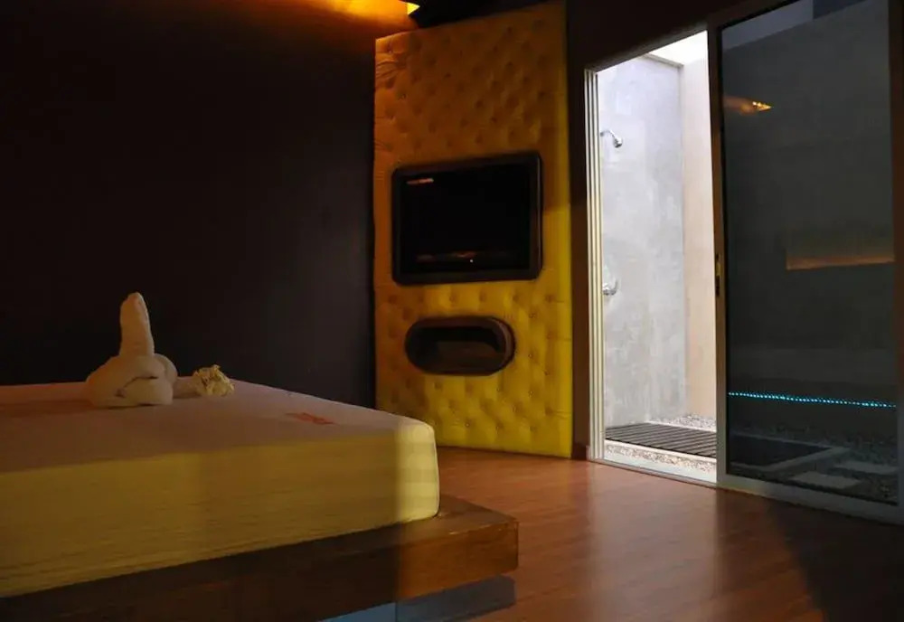 In and Out Hotel