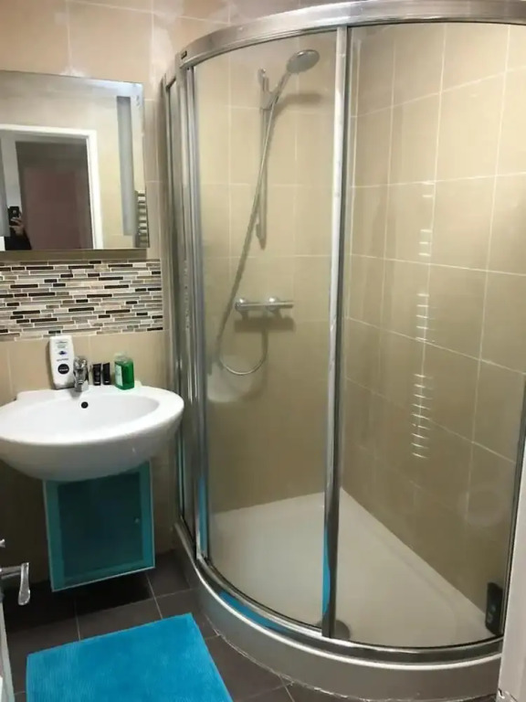 Immaculate 2-bed House in High Wycombe Hp14