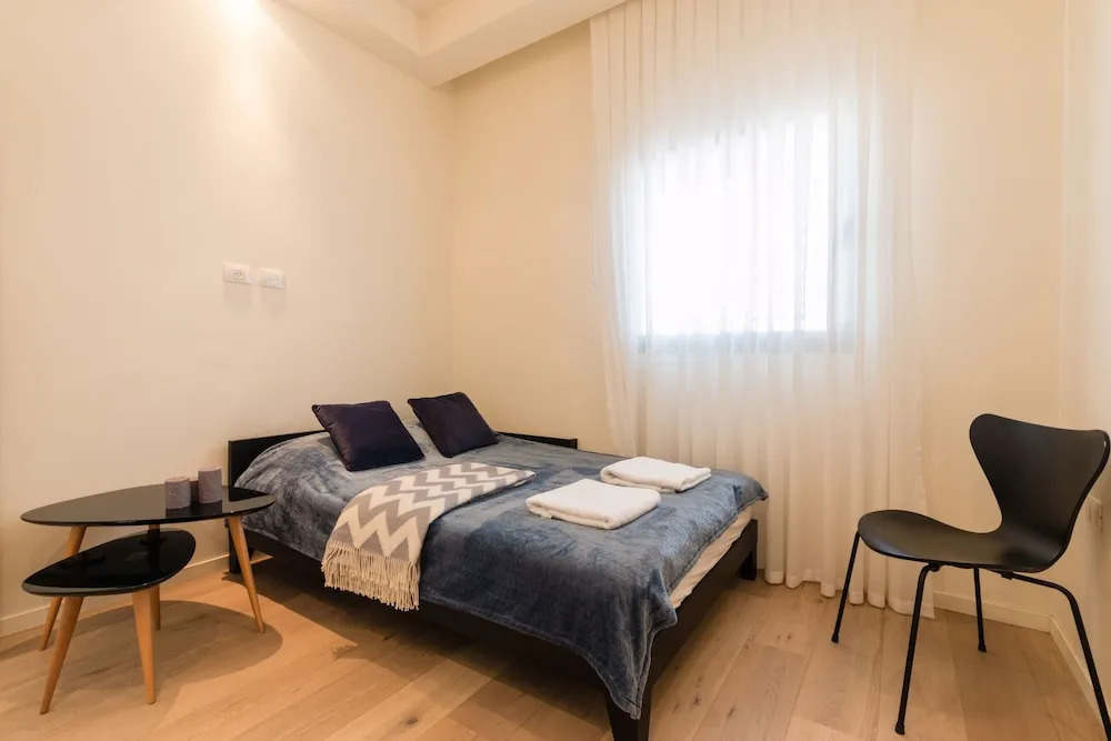 Live like Royalty in TLV DLX 2 Floor Apt