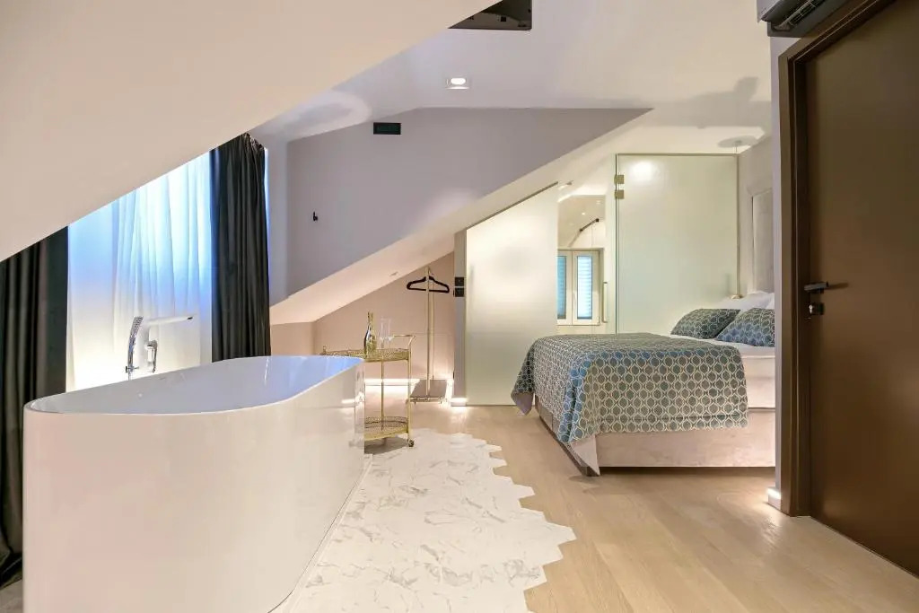 Lumiere Luxury Rooms