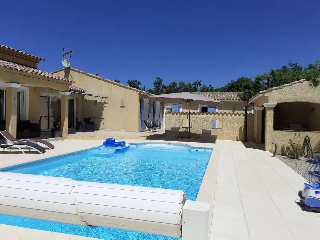 Authentique mas avec piscine en Provence