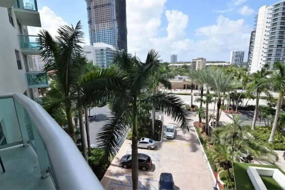 Hallandale Condo, Partial Ocean View Direct Beach and Pool Access Hollywood Beach