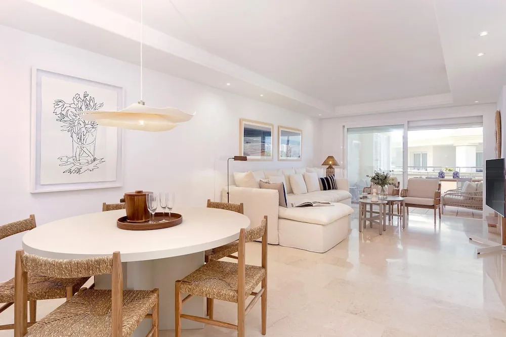 Bright Apartment Front of Beach Guadalmansa Beach