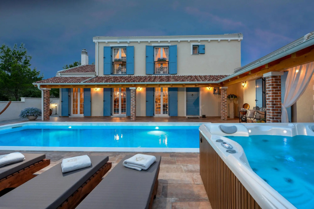 Villa Mek
