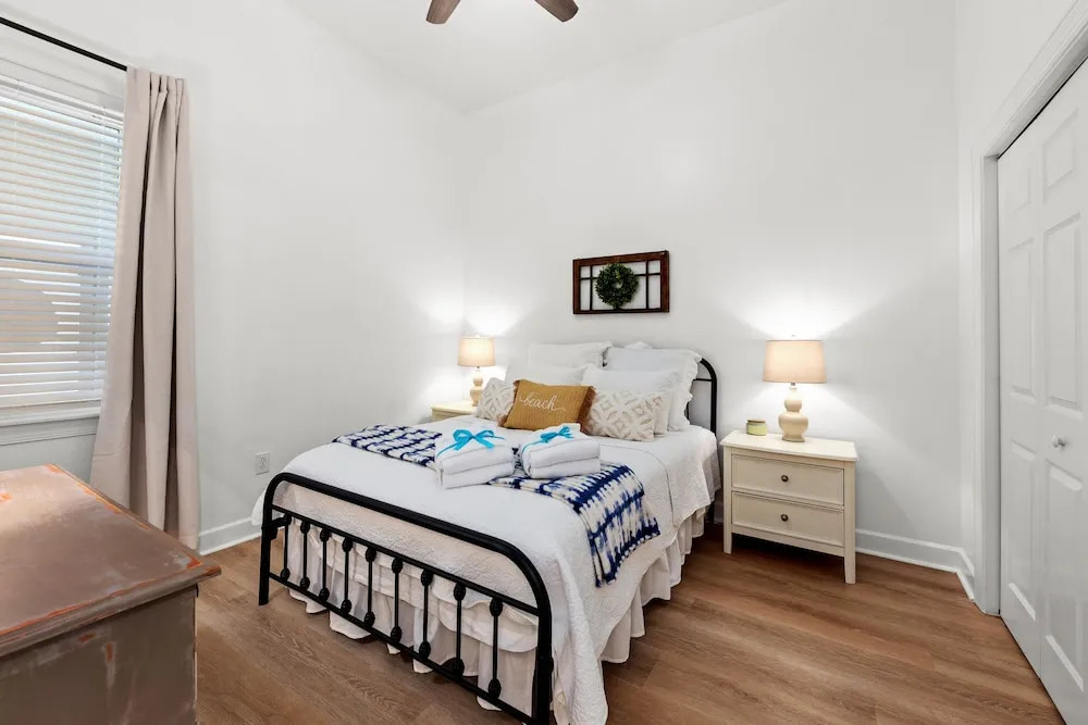Remarkably Updated 3/2 in Seagrove Highlands - Gulf Views Sleeps 9