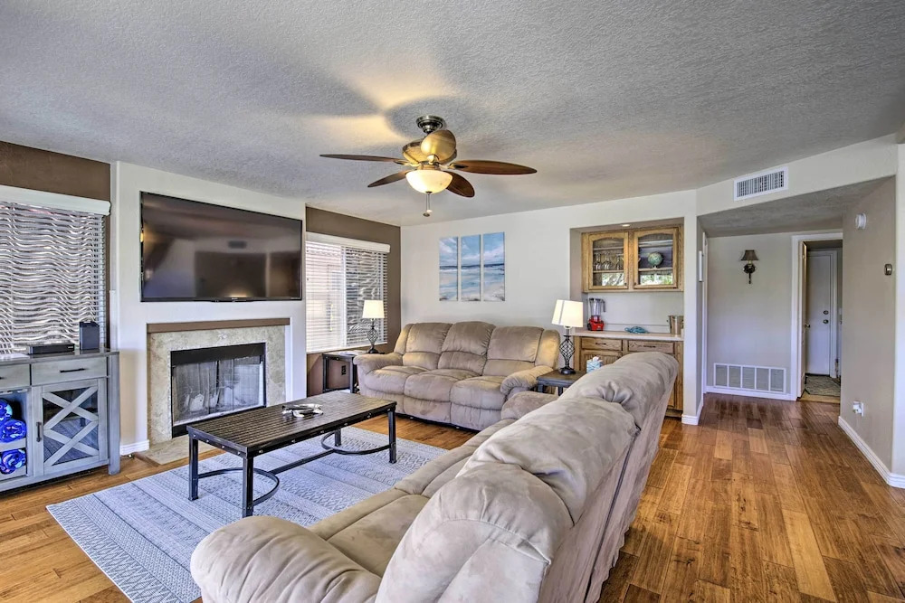 Boat Dock, Game Room! Lakefront Glendale Getaway