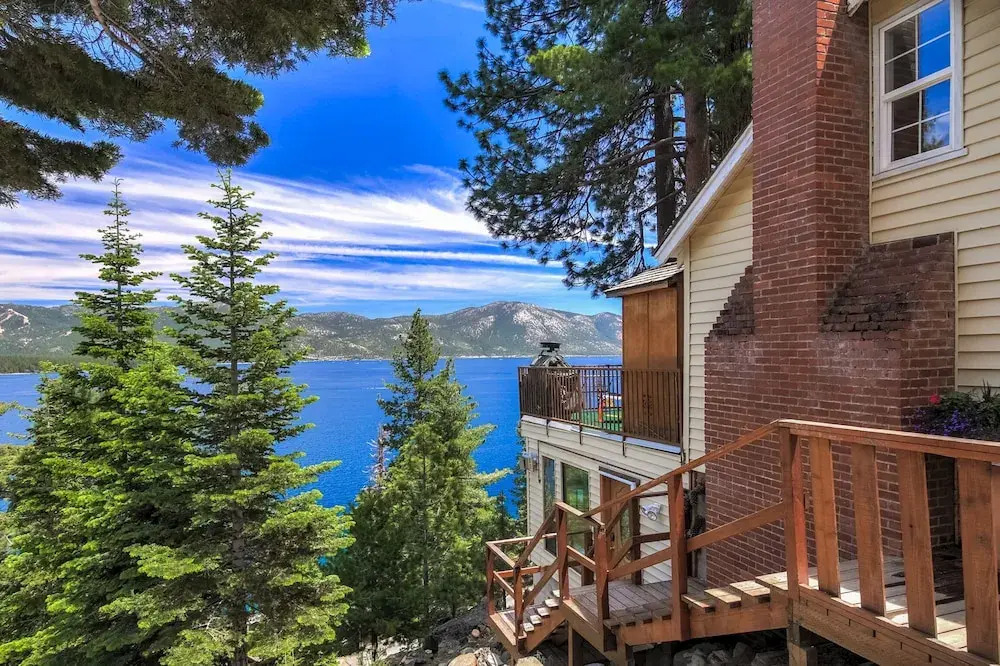 Stunning Views at Stargazer Lakefront Studio!