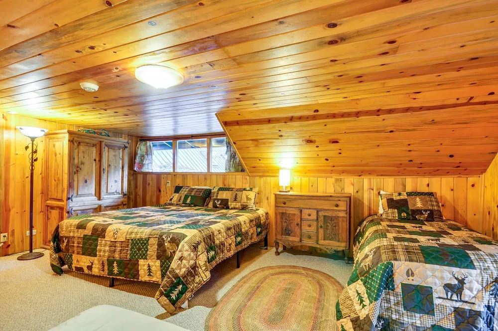 Forested 'minikahda Lodge' w/ Hot Tub Near Mt Hood