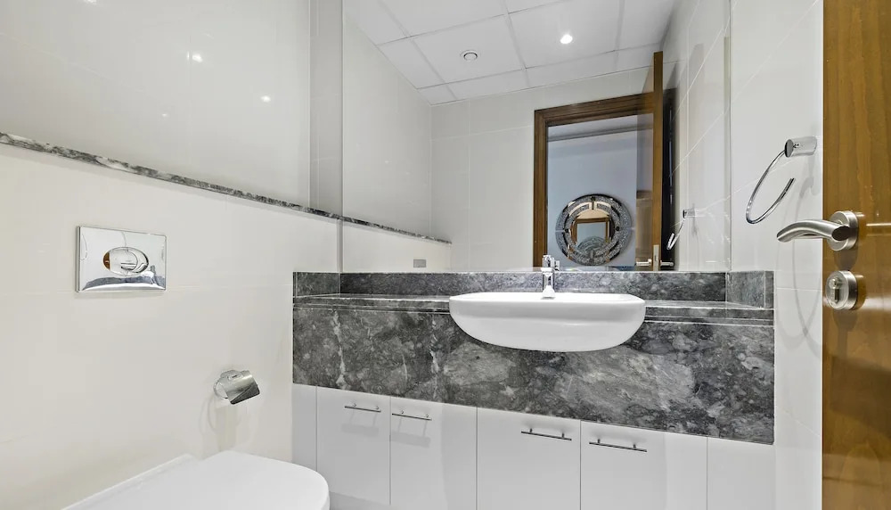 WelHome - Luxury Canal-Side Apartment in Al Habtoor City