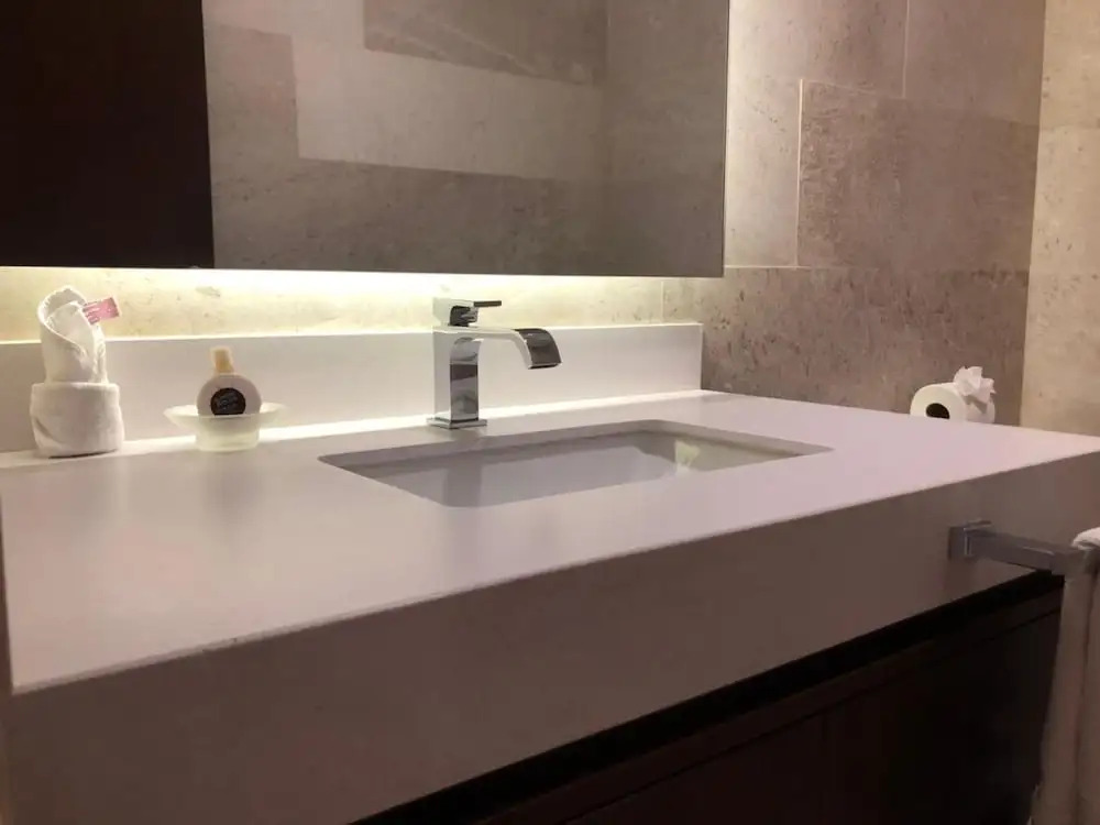 Full Stylish 2BR apartment in heart of town by Happy Address