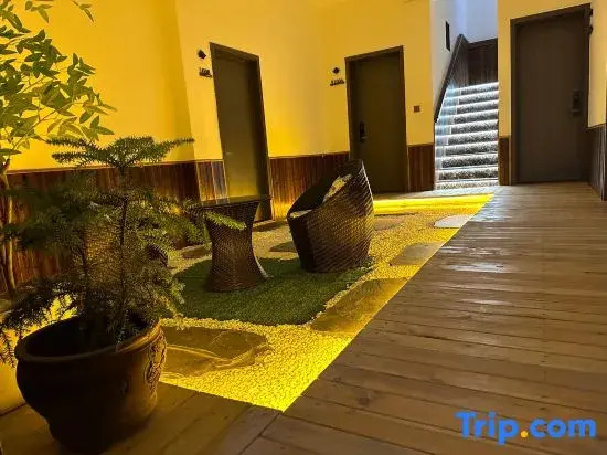 Terracotta Army Theme No. 2 Courtyard Homestay