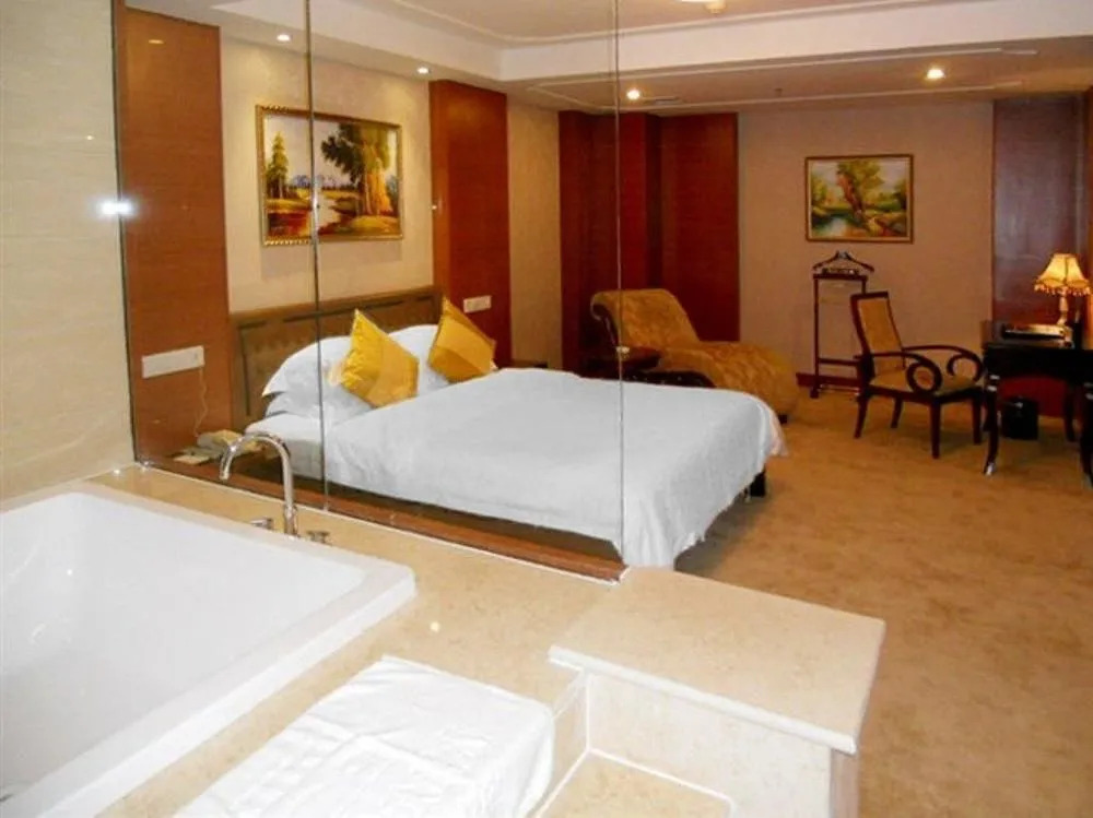Elegance Hotel