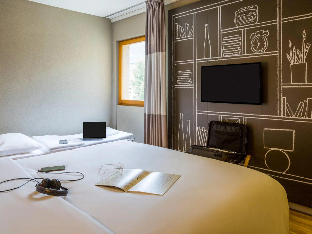Ibis Sion