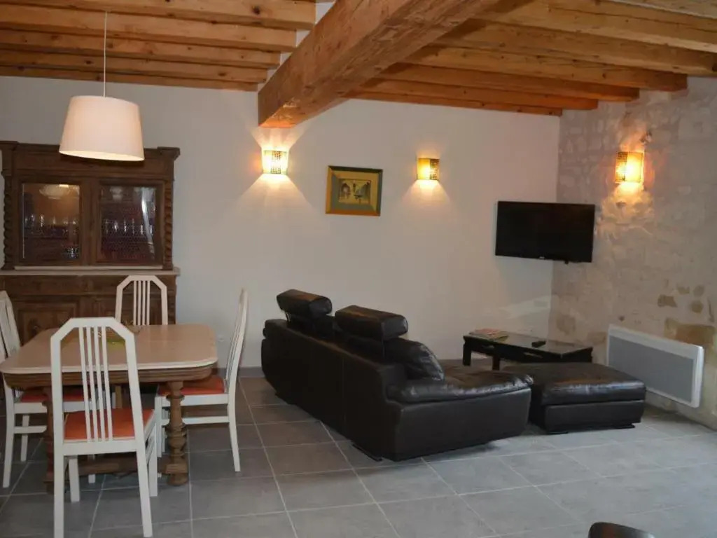 Gîte confortable à Huismes, proche de Chinon avec cour fermée - FR-1-381-370
