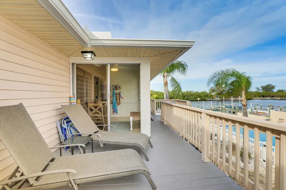 Siesta Keys Home w/ Deck Half Mile to Turtle Beach