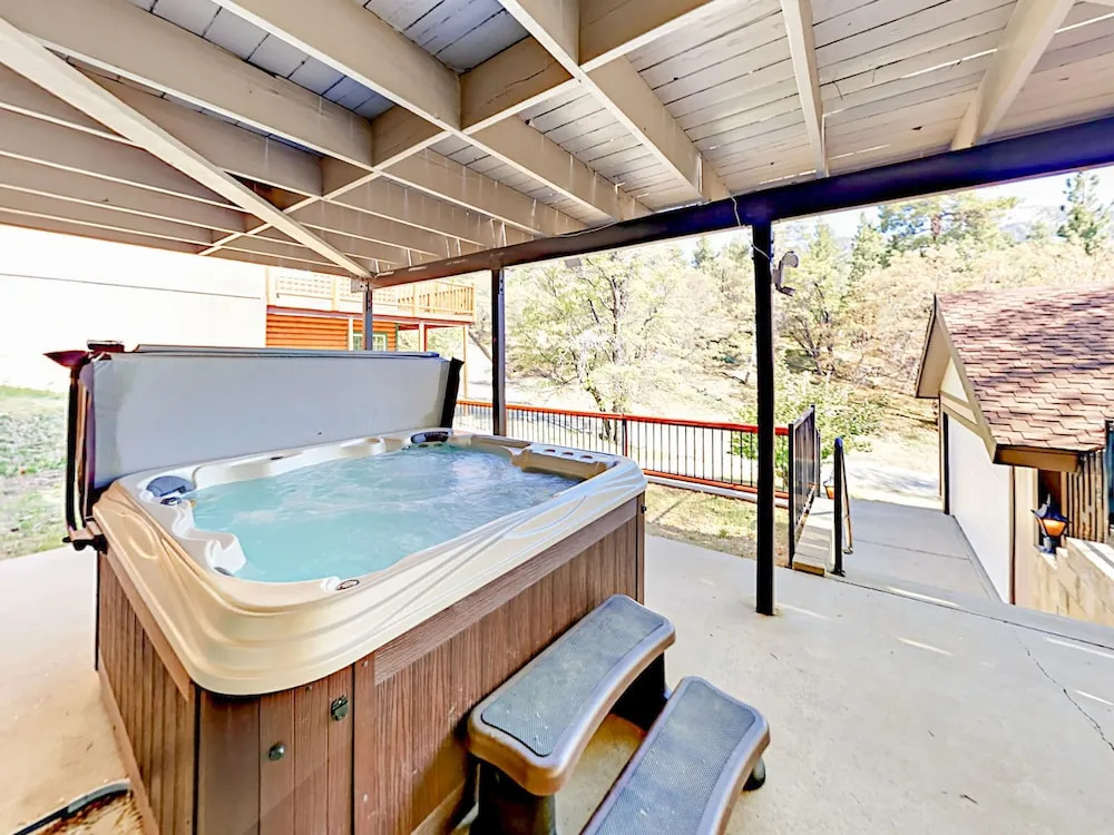Blue Jay Chalet 2 Bedrooms 2 Bathrooms Home