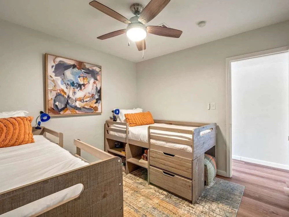 5BR Sleeps 10 Hot Tub Fire Pit Games & Walk to ASU